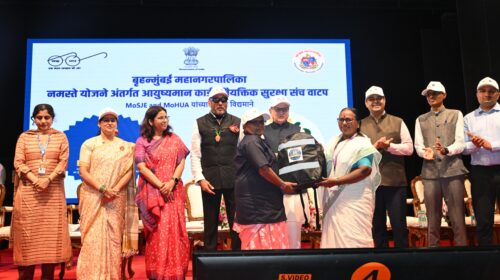 Maharashtra Governor and dignitaries at TB Free Mumbai health camp for women waste pickers